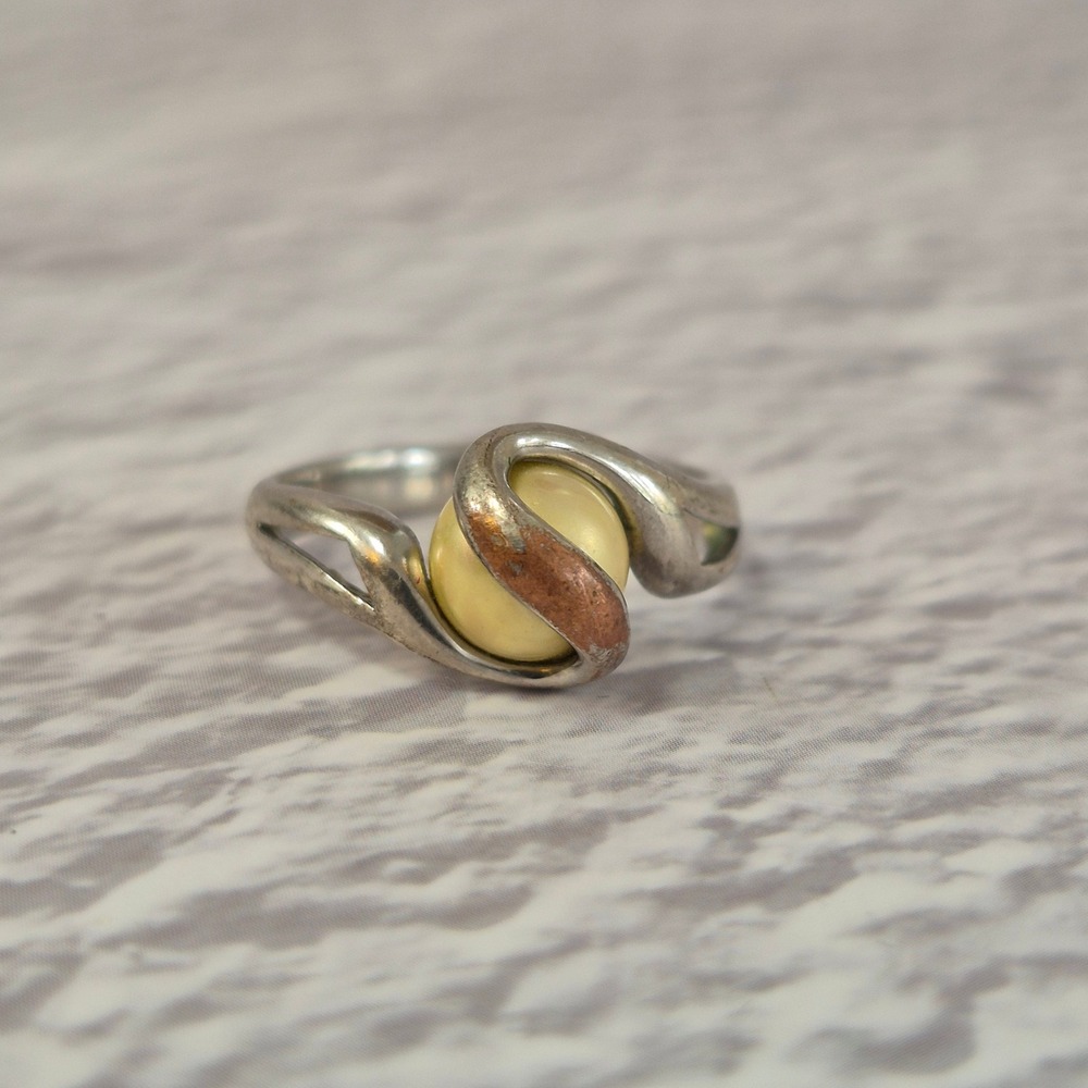 Silver Tone Faux Pearl Bypass Swirl Ring Size 7‎ Women Classic Elegant Jewelry